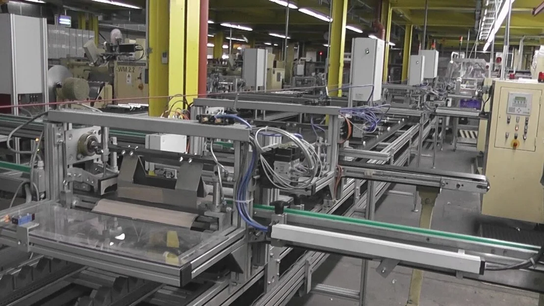Automatisierte Fördertechnik in einem Logistikzentrum